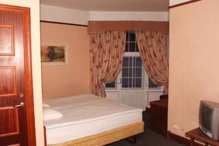 Отель Hotel Victoria Пярну Двухместный номер с 1 кроватью или 2 отдельными кроватями-4
